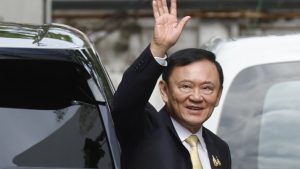 Бившият премиер на Тайланд Таксин беше освободен от обвиненията в кралска обида, но бъдещето на политическата династия е несигурно