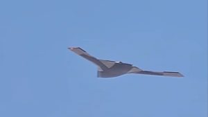 Нов китайски стелт дрон е забелязан да лети за първи път. Бомбардировач от следващо поколение ли е?