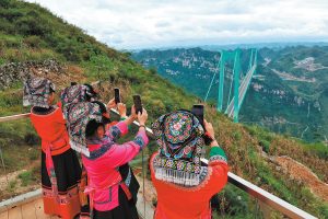 Формирането на кораби на PLA се завръща след обучение в далечно море