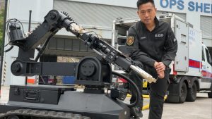 Роботи от континентален Китай се присъединяват към бомбен отряд, за да пазят Хонконг в безопасност по време на националните игри