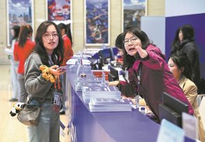 Ли се среща с чуждестранни лидери, присъстващи на CIIE