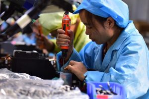 Фабричната дейност в Китай отчита лек ръст през ноември