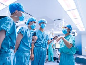 Узбекски студенти по медицина обучават в Ланджоу в рамките на обмена „Един пояс, един път“.