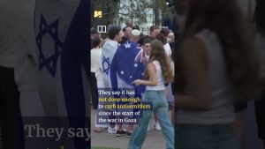 Австралийски полицай, ранен при терористична атака срещу Бонди, се събуди от кома