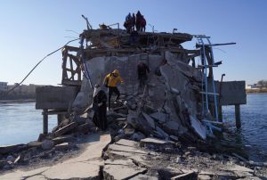 Платформите затягат правилата за съдържание, генерирано от AI