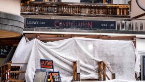 Бенгалски огън от шампанско са обвинени за пожара в швейцарския бар, който уби 40 души