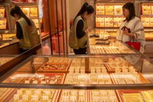 Валутните резерви на Китай се покачват до връх за новото десетилетие