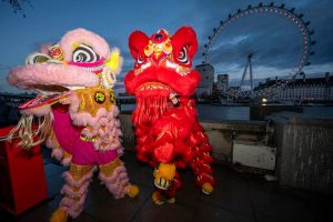 Китайските туристи се потапят в празничната атмосфера на Пролетния фестивал по целия свят