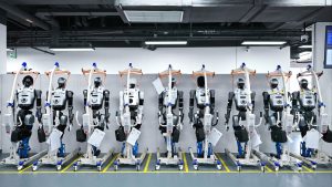 „Сговорът“ с изкуствен интелект, който принуждава да намалява заплатите, е по-голяма заплаха от роботите, които крадат работа: икономист от МОТ